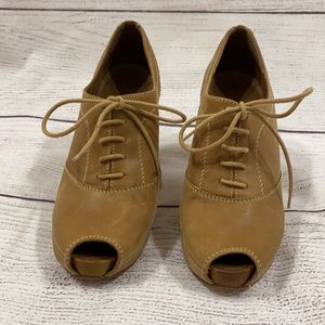 ANTHROPOLOGIE Schuler and Sons tan lace up Size 39